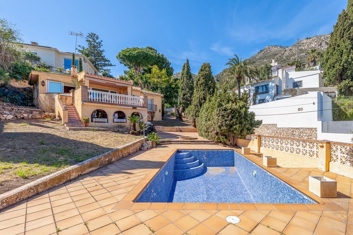 3 soveværelse Villa til salg i Benalmadena med swimmingpool - € 689.978 (Ref: 9823437)