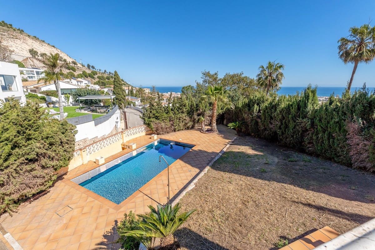 3 soveværelse Villa til salg i Benalmadena med swimmingpool - € 689.978 (Ref: 9823437)