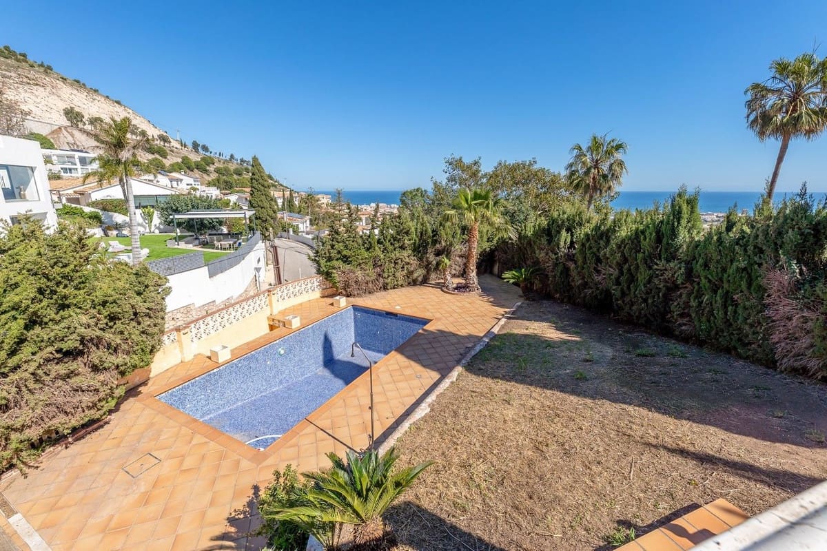 3 soveværelse Villa til salg i Benalmadena med swimmingpool - € 689.978 (Ref: 9823437)
