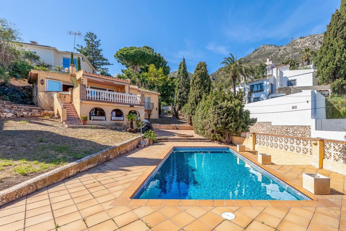 3 soveværelse Villa til salg i Benalmadena med swimmingpool - € 689.978 (Ref: 9823437)