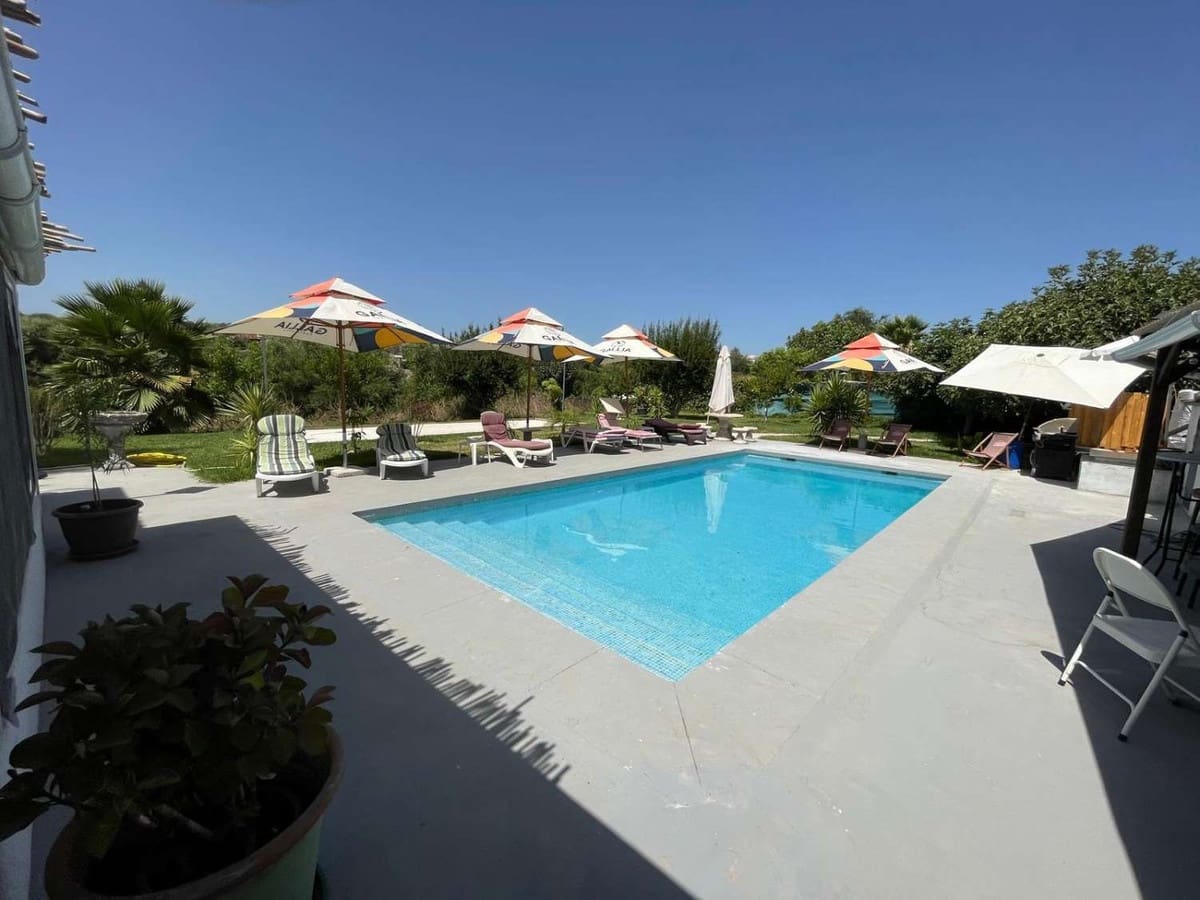 5 bedroom Villa for sale in Alhaurin el Grande with garage - € 590,000 (Ref: 9823438)