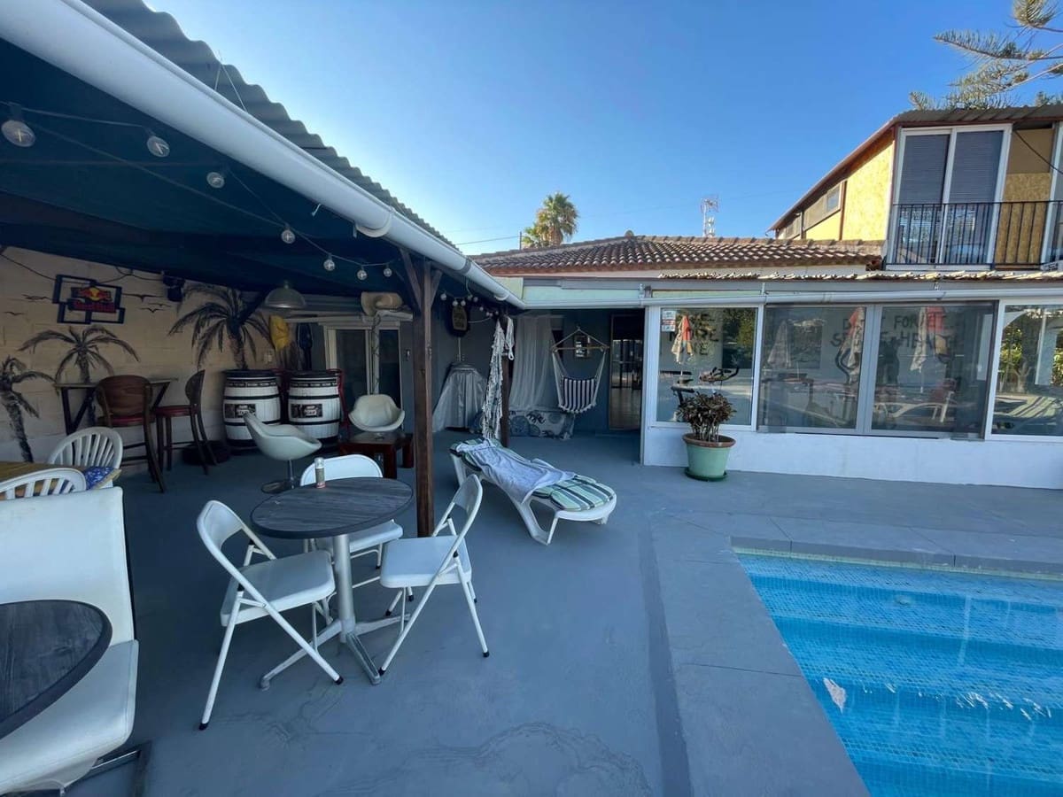 5 bedroom Villa for sale in Alhaurin el Grande with garage - € 590,000 (Ref: 9823438)