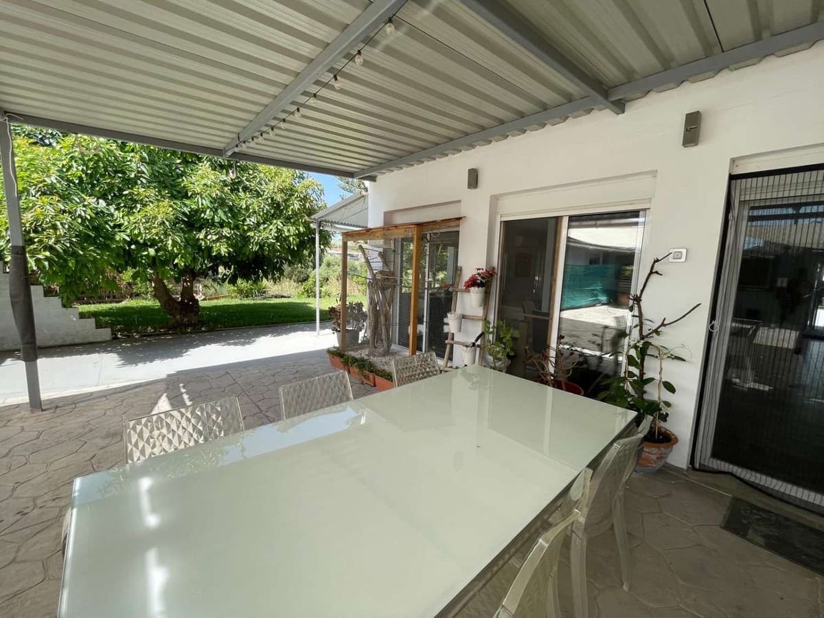 5 bedroom Villa for sale in Alhaurin el Grande with garage - € 590,000 (Ref: 9823438)