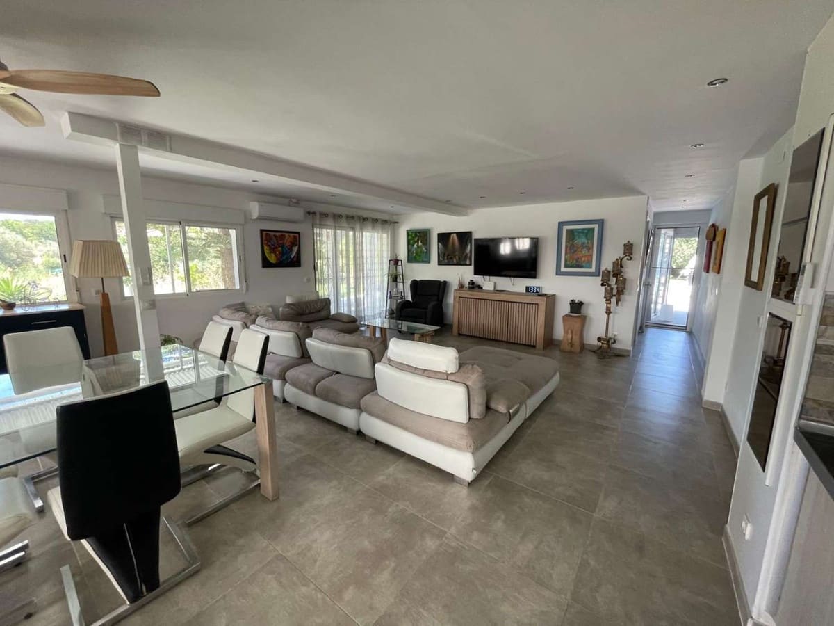 5 bedroom Villa for sale in Alhaurin el Grande with garage - € 590,000 (Ref: 9823438)