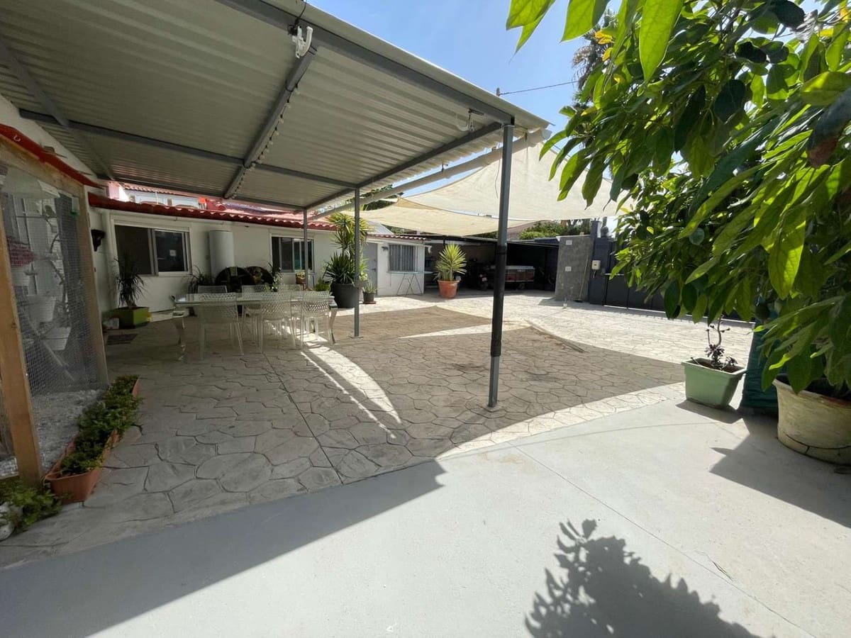 5 bedroom Villa for sale in Alhaurin el Grande with garage - € 590,000 (Ref: 9823438)