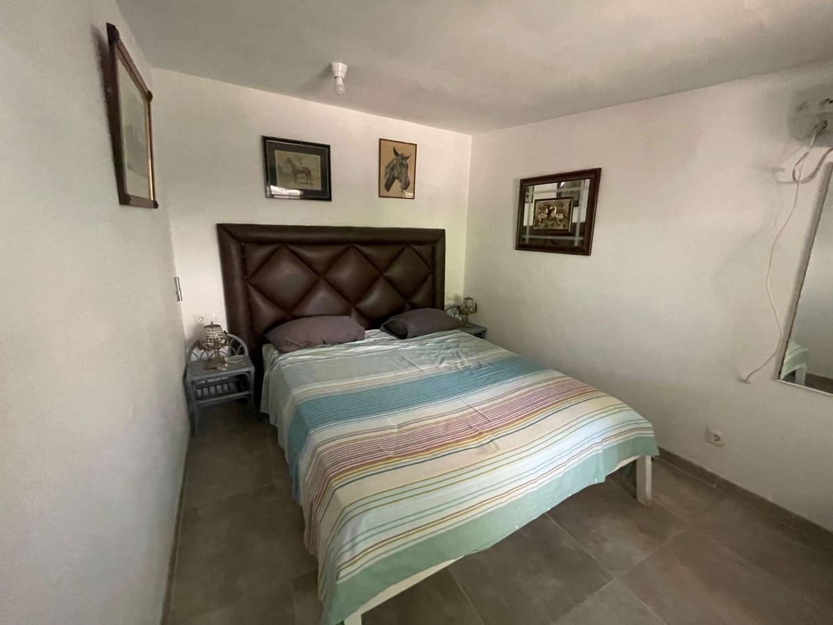 5 bedroom Villa for sale in Alhaurin el Grande with garage - € 590,000 (Ref: 9823438)