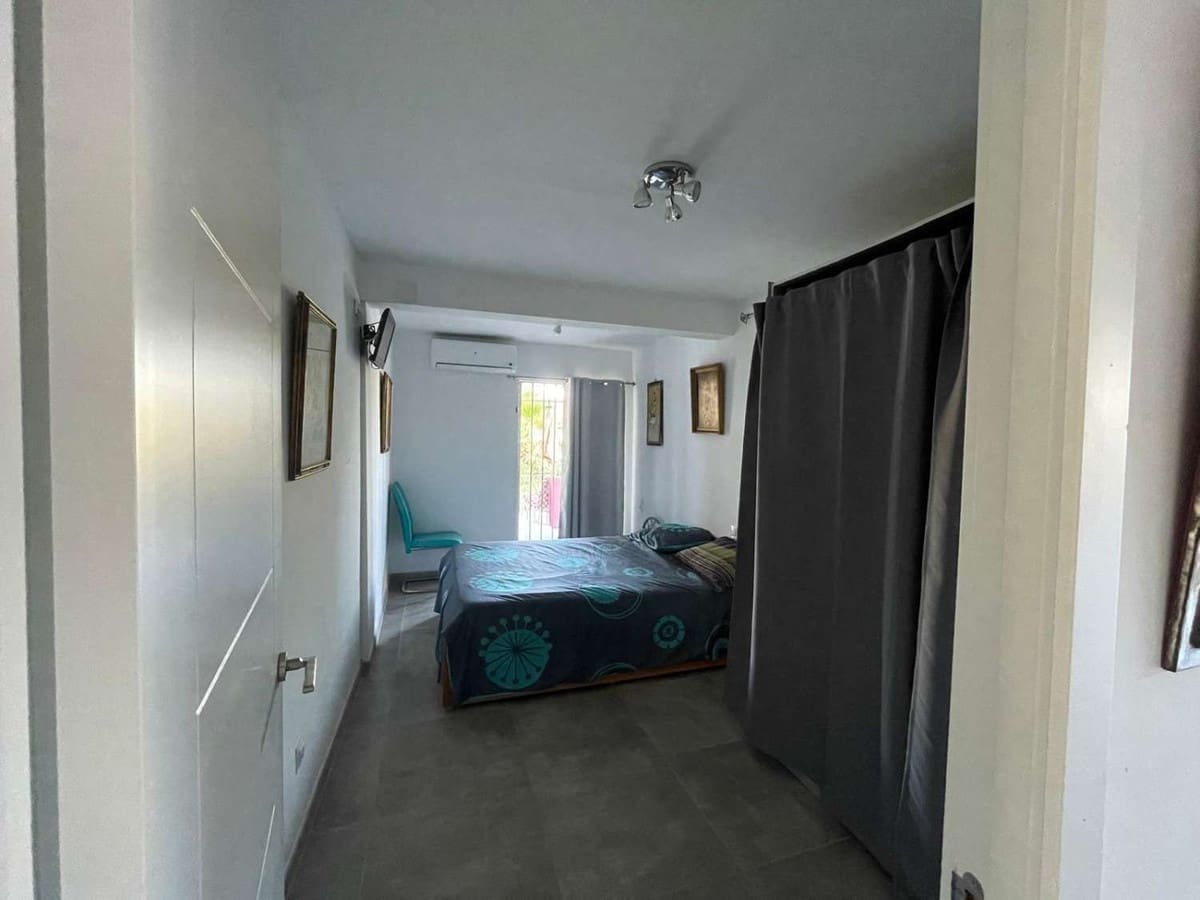 5 bedroom Villa for sale in Alhaurin el Grande with garage - € 590,000 (Ref: 9823438)