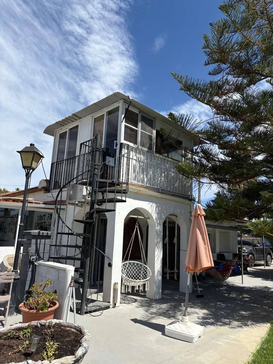 5 bedroom Villa for sale in Alhaurin el Grande with garage - € 590,000 (Ref: 9823438)
