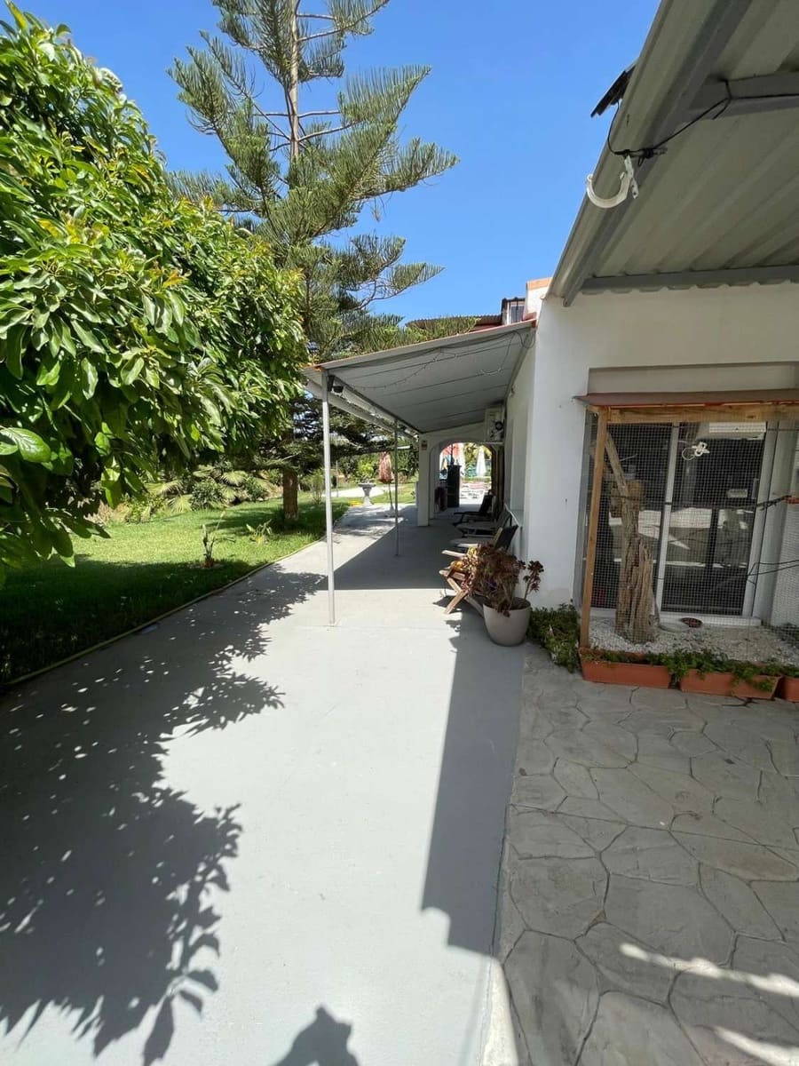 5 bedroom Villa for sale in Alhaurin el Grande with garage - € 590,000 (Ref: 9823438)