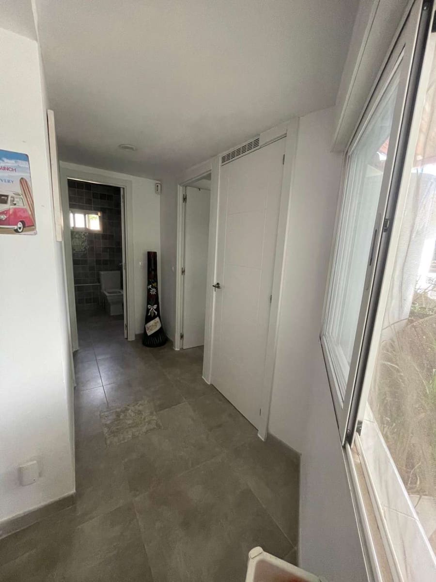 5 bedroom Villa for sale in Alhaurin el Grande with garage - € 590,000 (Ref: 9823438)