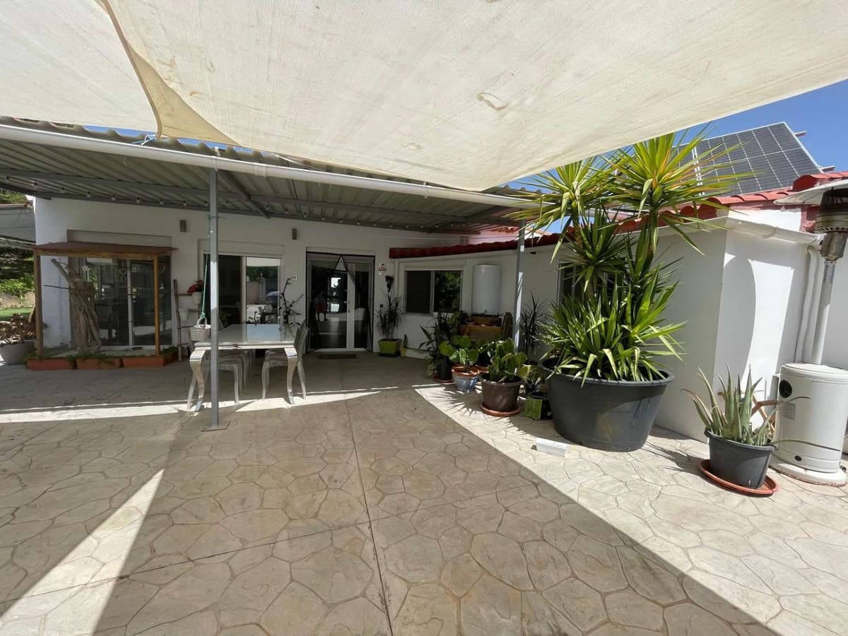 5 bedroom Villa for sale in Alhaurin el Grande with garage - € 590,000 (Ref: 9823438)