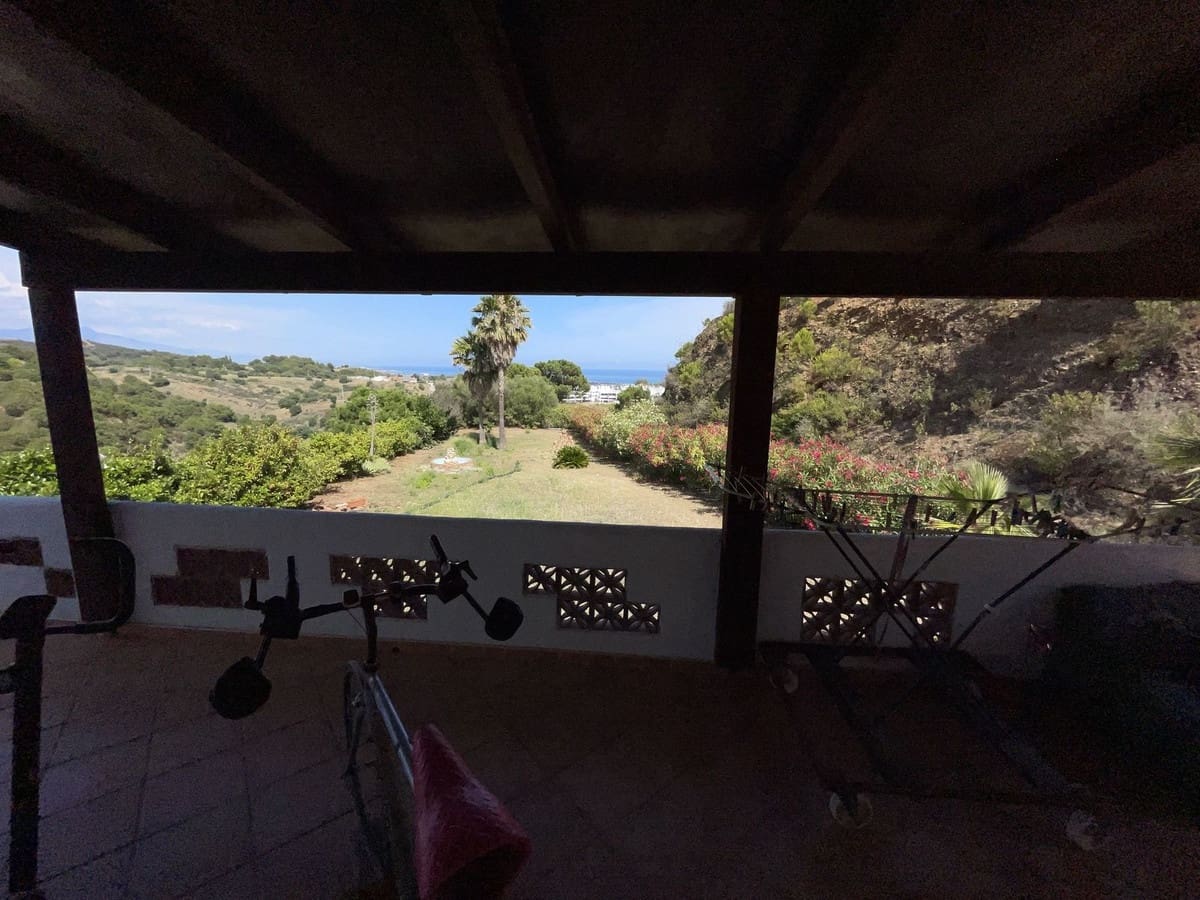 Chalet de 3 habitaciones en Estepona en venta con garaje - 660.000 € (Ref: 9823443)