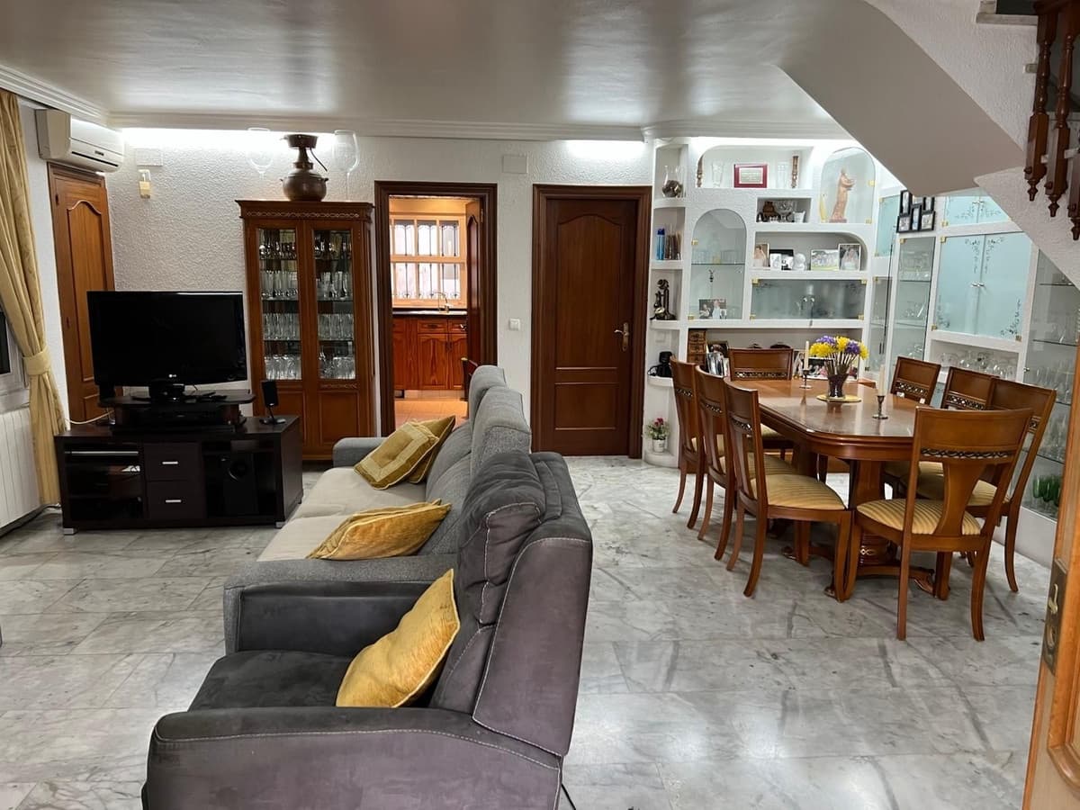4 bedroom Villa for sale in Nueva Andalucia with pool garage - € 835,000 (Ref: 9823444)