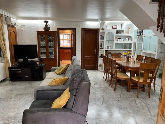 4 soveværelse Villa til salg i La Dama de Noche - La Alzambra, Marbella med swimmingpool garage - € 835.000 (Ref: 9823444)