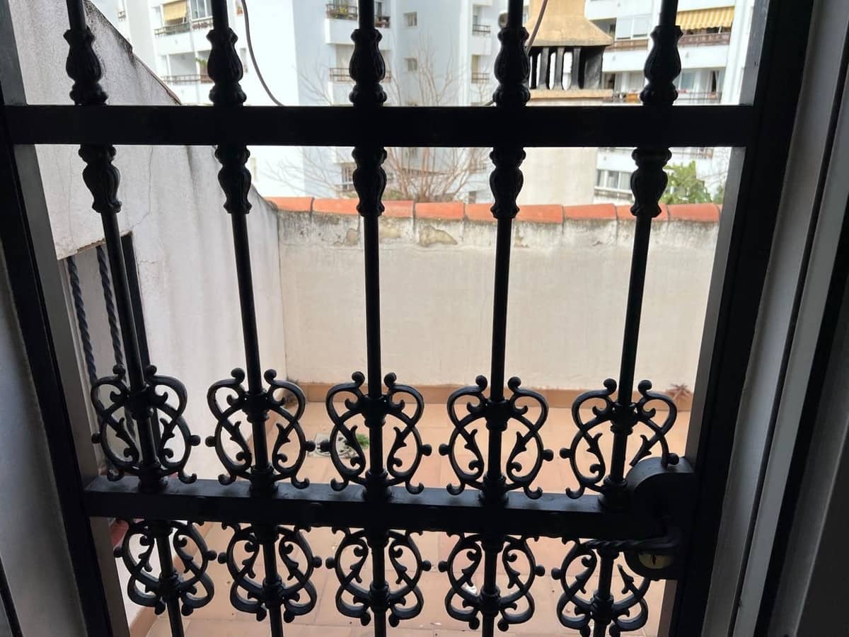 4 bedroom Villa for sale in Nueva Andalucia with pool garage - € 835,000 (Ref: 9823444)