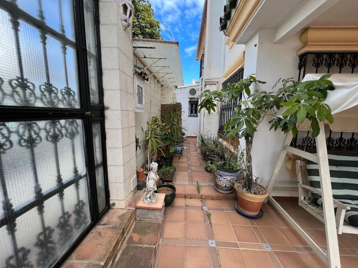 4 bedroom Villa for sale in Nueva Andalucia with pool garage - € 835,000 (Ref: 9823444)
