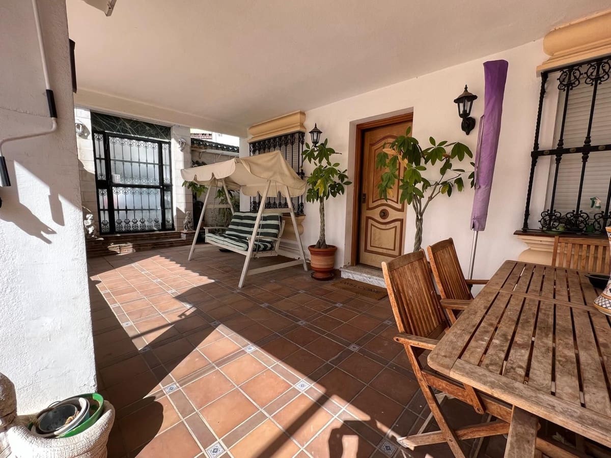 4 bedroom Villa for sale in Nueva Andalucia with pool garage - € 835,000 (Ref: 9823444)