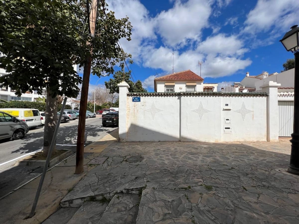 4 bedroom Villa for sale in Nueva Andalucia with pool garage - € 835,000 (Ref: 9823444)