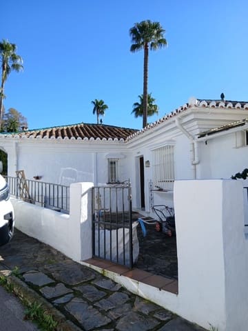 3 makuuhuone Huvila myytävänä paikassa El Padrón, Estepona mukana uima-altaan 
autotalli - 690 000 € (Ref: 9823445)
