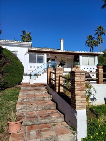 3 makuuhuone Huvila myytävänä paikassa El Padrón, Estepona mukana uima-altaan 
autotalli - 690 000 € (Ref: 9823445)