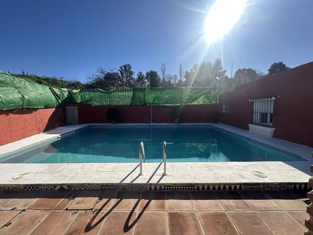 3 quarto Moradia para venda em San Pedro de Alcántara Pueblo, Marbella com piscina - 630 000 € (Ref: 9823446)