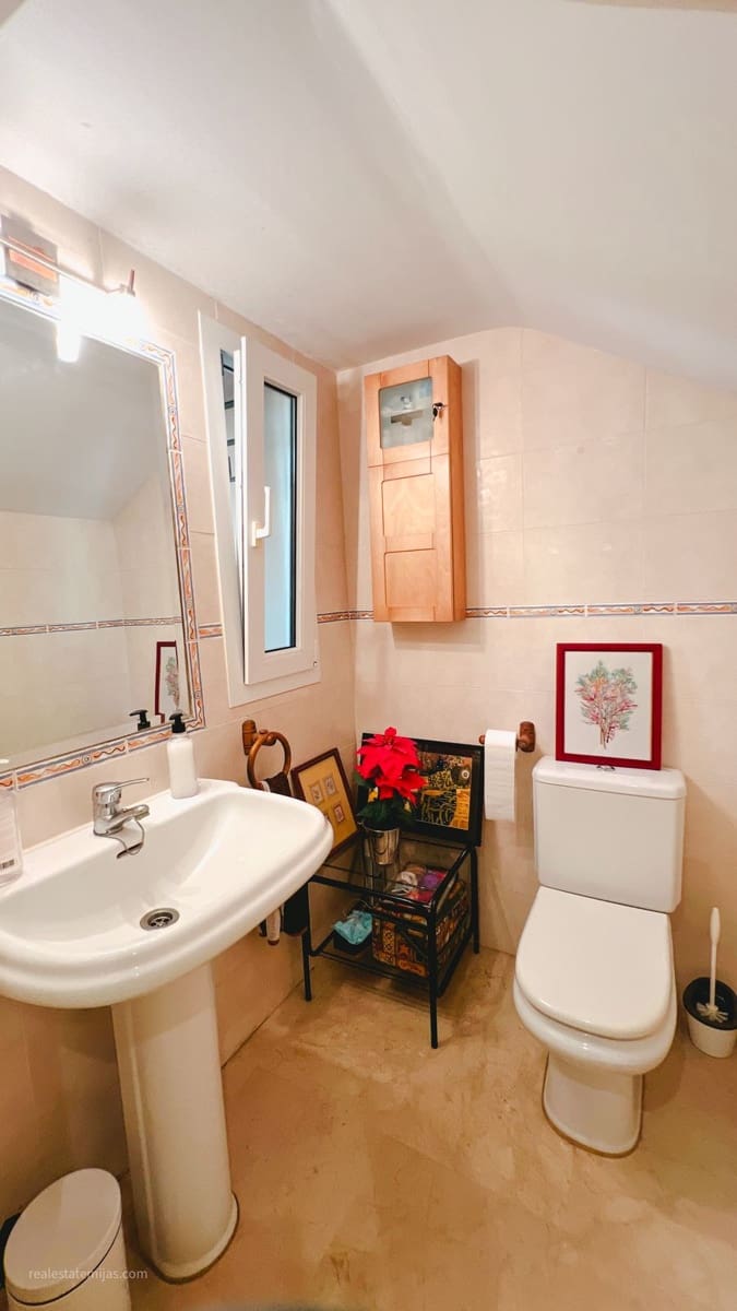 4 chambre Villa/Maison Semi-Mitoyenne à vendre à Riviera del Sol avec piscine garage - 660 000 € (Ref: 9823447)