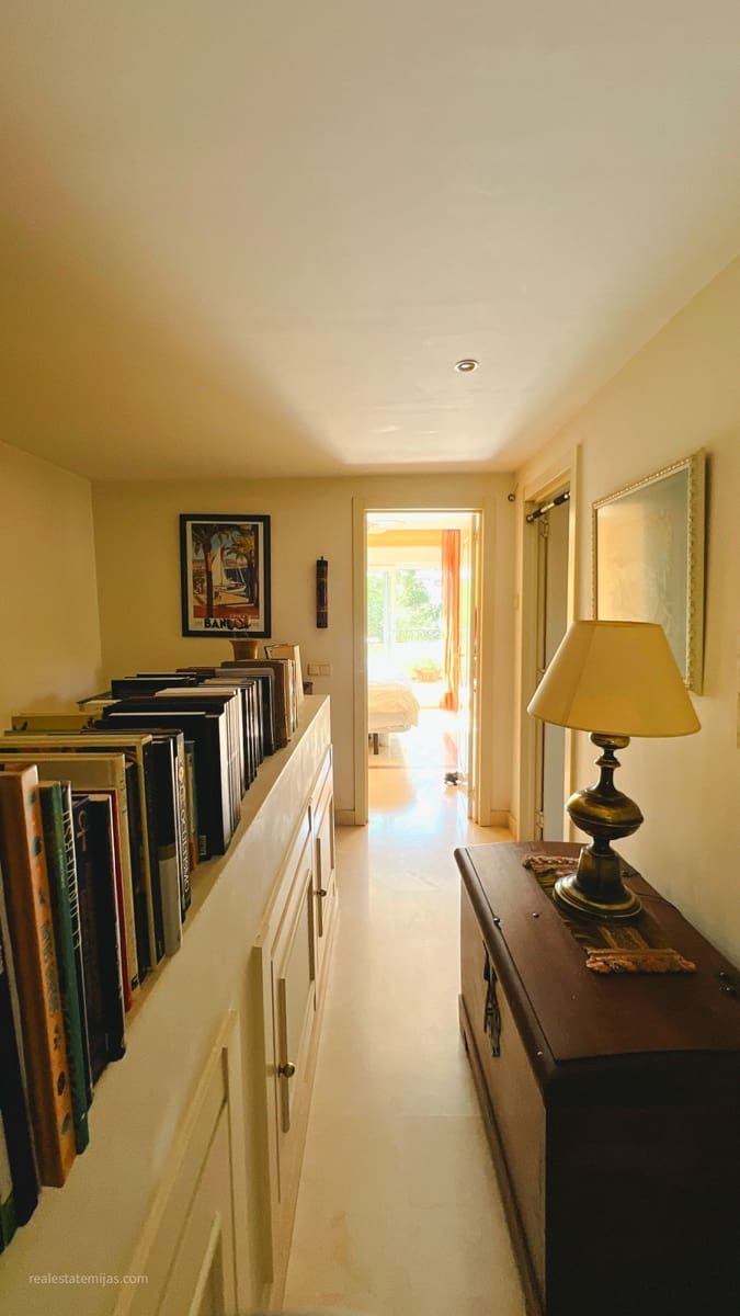 4 chambre Villa/Maison Semi-Mitoyenne à vendre à Riviera del Sol avec piscine garage - 660 000 € (Ref: 9823447)