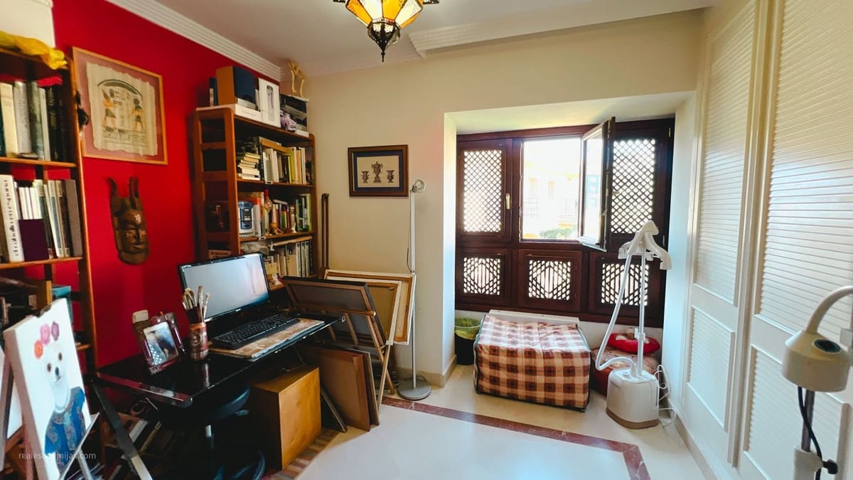 4 chambre Villa/Maison Semi-Mitoyenne à vendre à Riviera del Sol avec piscine garage - 660 000 € (Ref: 9823447)