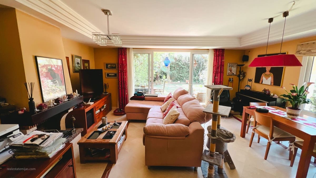 4 chambre Villa/Maison Semi-Mitoyenne à vendre à Riviera del Sol avec piscine garage - 660 000 € (Ref: 9823447)