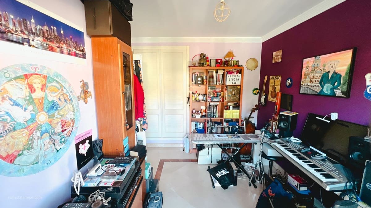 4 chambre Villa/Maison Semi-Mitoyenne à vendre à Riviera del Sol avec piscine garage - 660 000 € (Ref: 9823447)