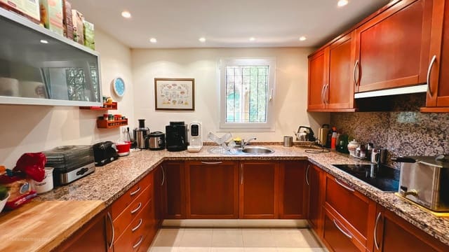 4 chambre Villa/Maison Semi-Mitoyenne à vendre à Riviera del Sol, Mijas avec piscine garage - 660 000 € (Ref: 9823447)