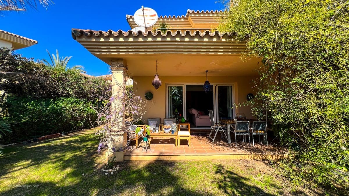 4 chambre Villa/Maison Semi-Mitoyenne à vendre à Riviera del Sol avec piscine garage - 660 000 € (Ref: 9823447)