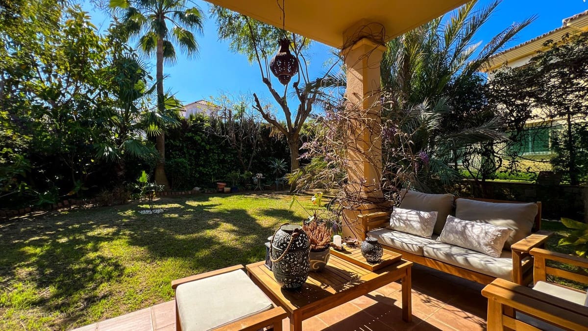 4 chambre Villa/Maison Semi-Mitoyenne à vendre à Riviera del Sol avec piscine garage - 660 000 € (Ref: 9823447)