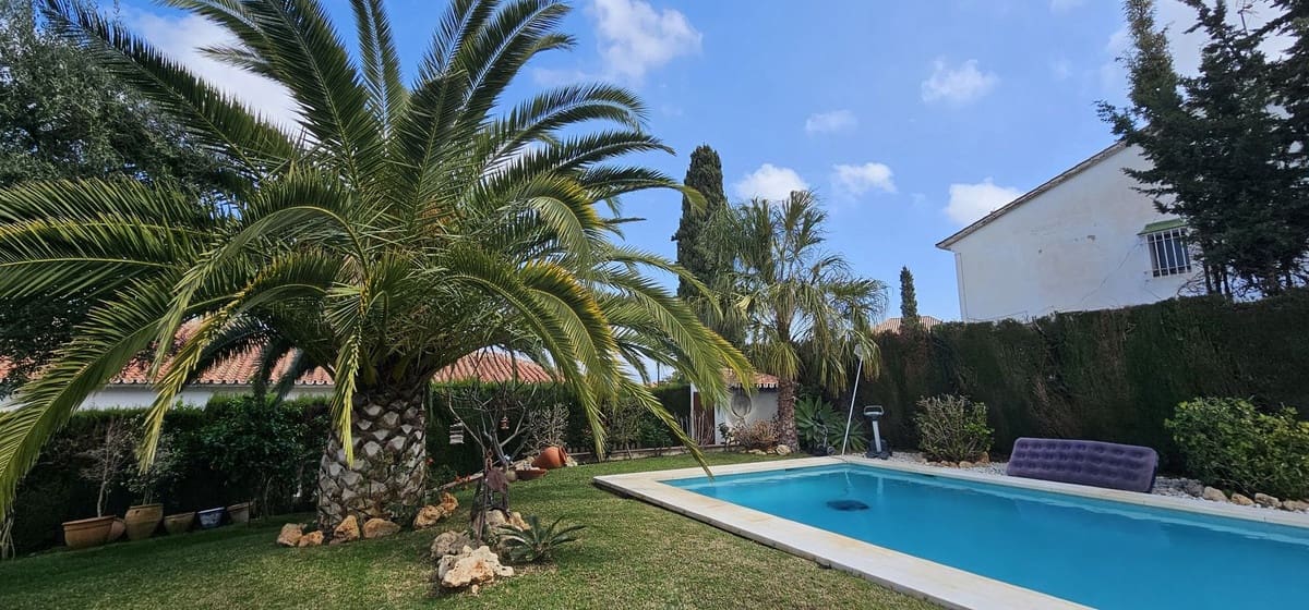 3 bedroom Villa for sale in Alhaurin de la Torre with pool - € 825,000 (Ref: 9823449)