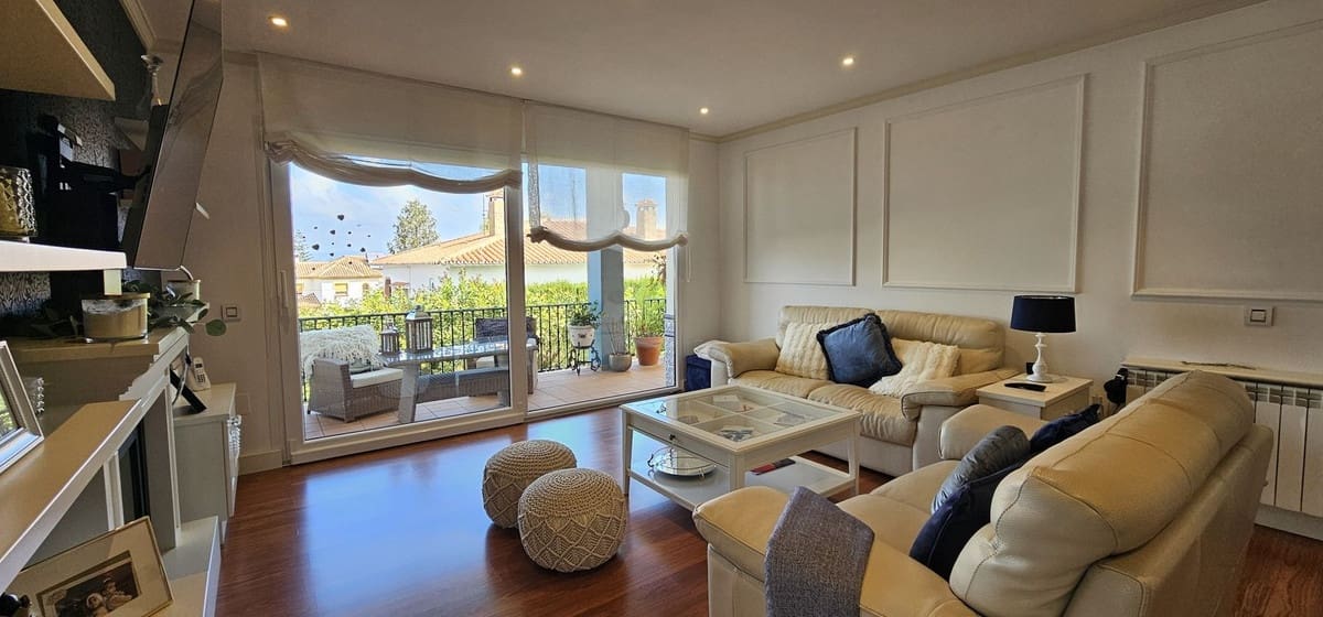 3 bedroom Villa for sale in Alhaurin de la Torre with pool - € 825,000 (Ref: 9823449)