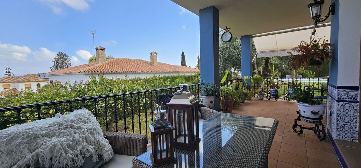 3 bedroom Villa for sale in Alhaurin de la Torre with pool - € 825,000 (Ref: 9823449)