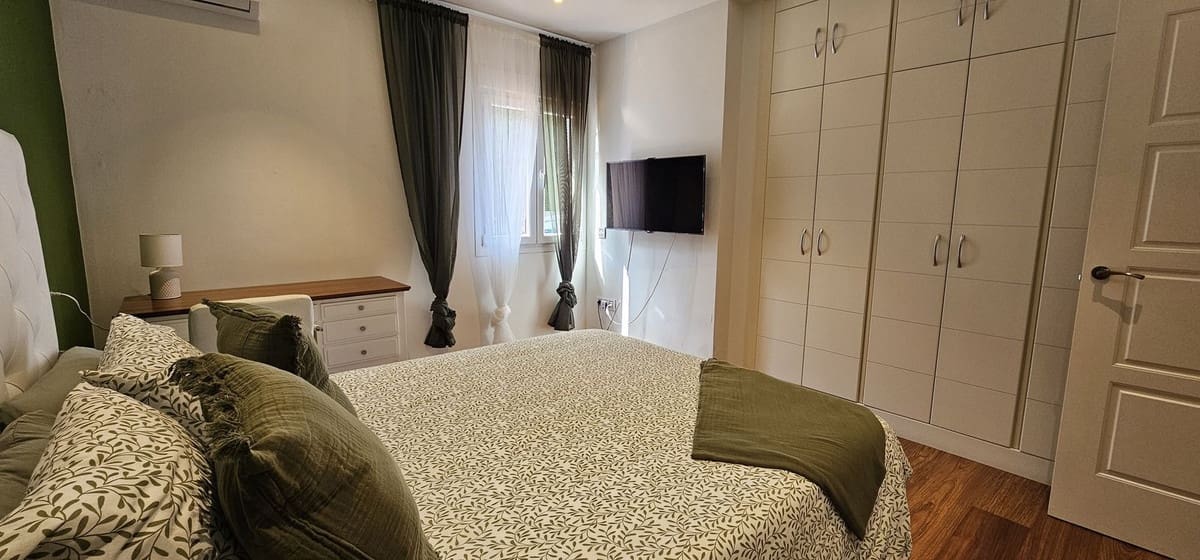 3 bedroom Villa for sale in Alhaurin de la Torre with pool - € 825,000 (Ref: 9823449)