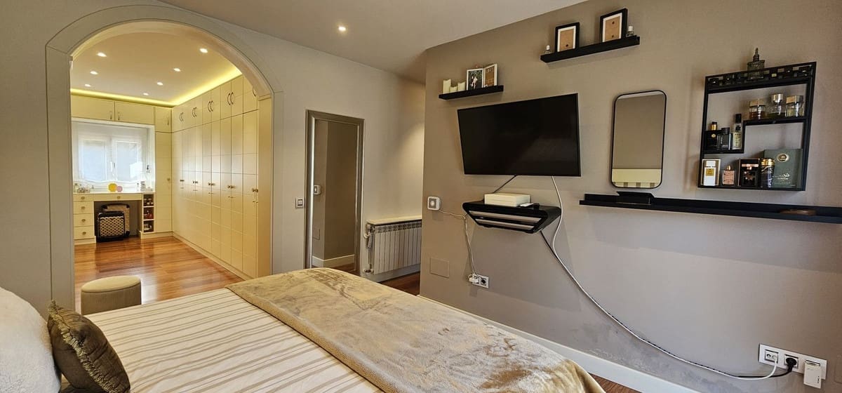 3 bedroom Villa for sale in Alhaurin de la Torre with pool - € 825,000 (Ref: 9823449)