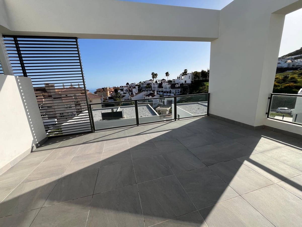 3 bedroom Semi-detached Villa for sale in Riviera del Sol with pool - € 599,000 (Ref: 9823450)