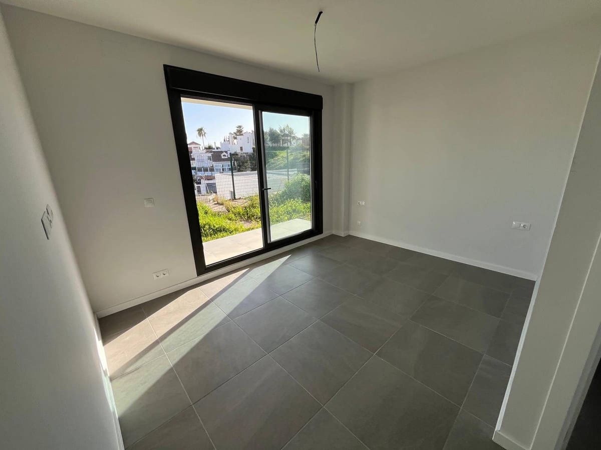 3 bedroom Semi-detached Villa for sale in Riviera del Sol with pool - € 599,000 (Ref: 9823450)