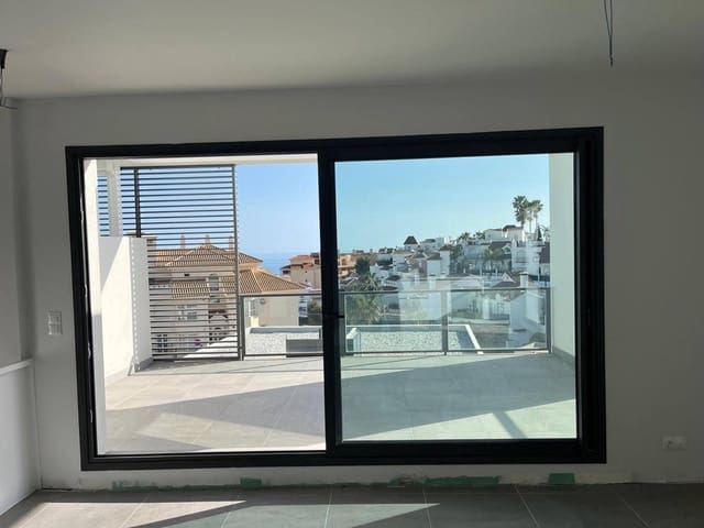 3 soveværelse Semi-Rækkehus til salg i Riviera del Sol, Mijas med swimmingpool - € 599.000 (Ref: 9823450)