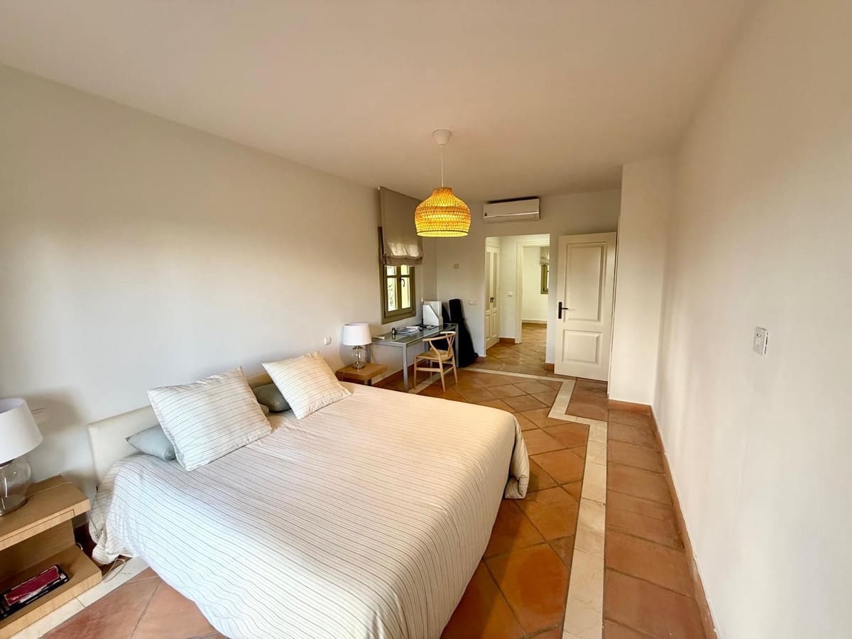 Casa de 3 habitaciones en Sotogrande en venta con piscina garaje - 750.000 € (Ref: 9823451)