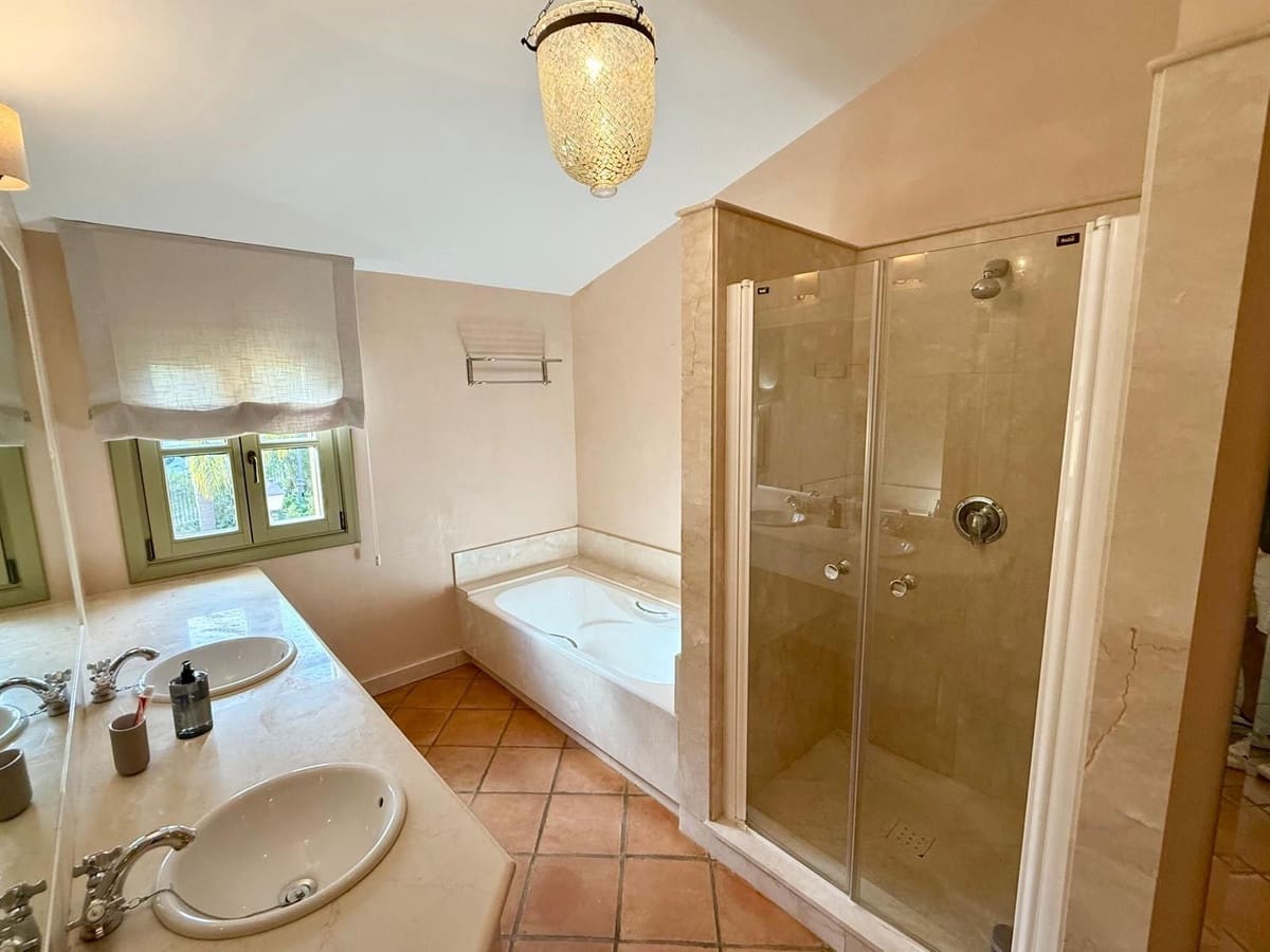 Casa de 3 habitaciones en Sotogrande en venta con piscina garaje - 750.000 € (Ref: 9823451)
