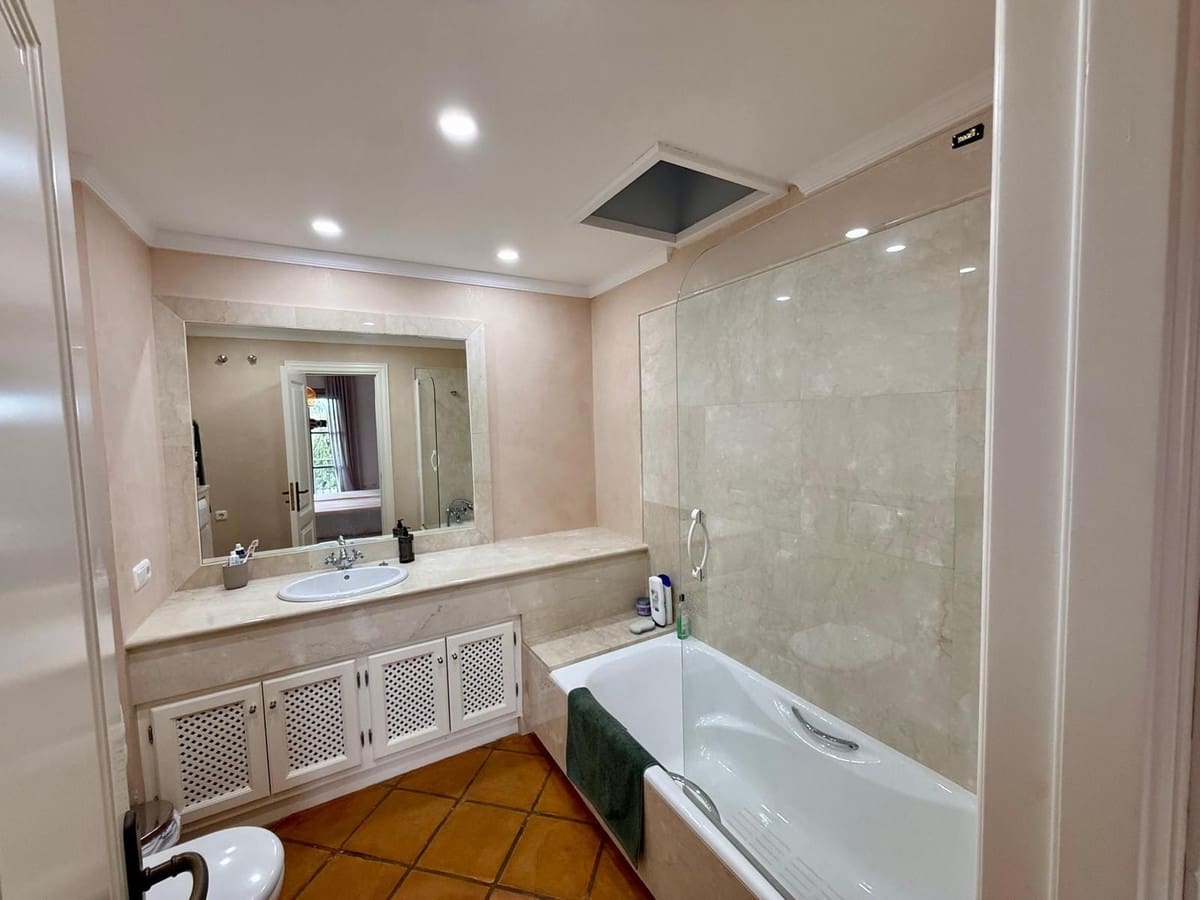 Casa de 3 habitaciones en Sotogrande en venta con piscina garaje - 750.000 € (Ref: 9823451)