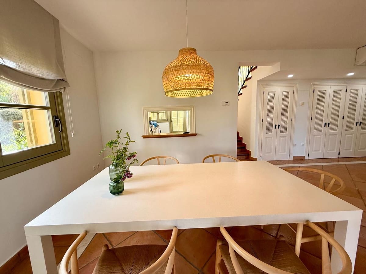 Casa de 3 habitaciones en Sotogrande en venta con piscina garaje - 750.000 € (Ref: 9823451)