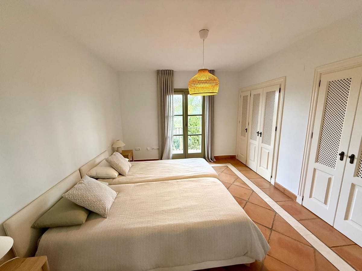 Casa de 3 habitaciones en Sotogrande en venta con piscina garaje - 750.000 € (Ref: 9823451)