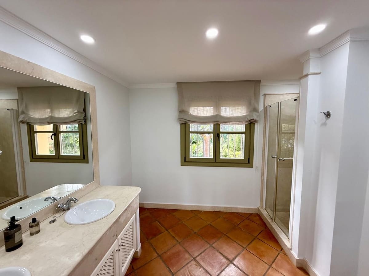 Casa de 3 habitaciones en Sotogrande en venta con piscina garaje - 750.000 € (Ref: 9823451)
