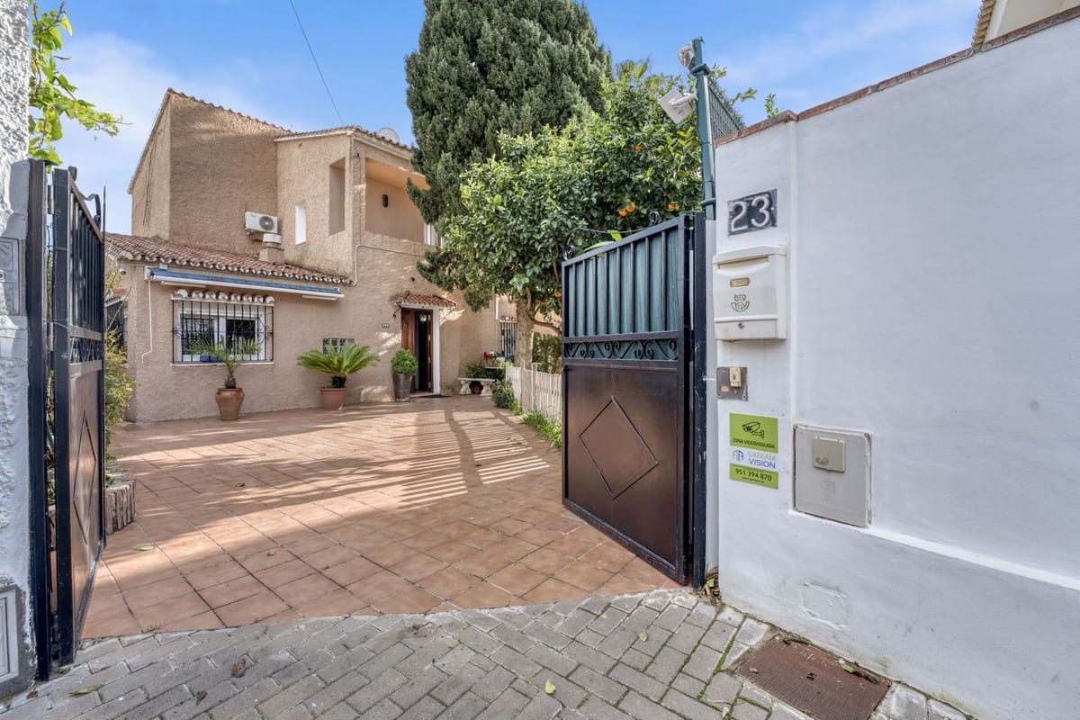 5 makuuhuone Huvila myytävänä paikassa Malaga kaupunki - 890 000 € (Ref: 9823453)