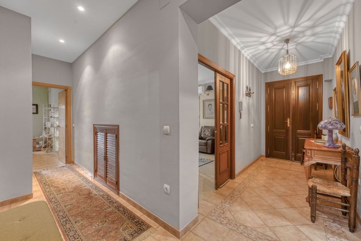 5 makuuhuone Huvila myytävänä paikassa Malaga kaupunki - 890 000 € (Ref: 9823453)