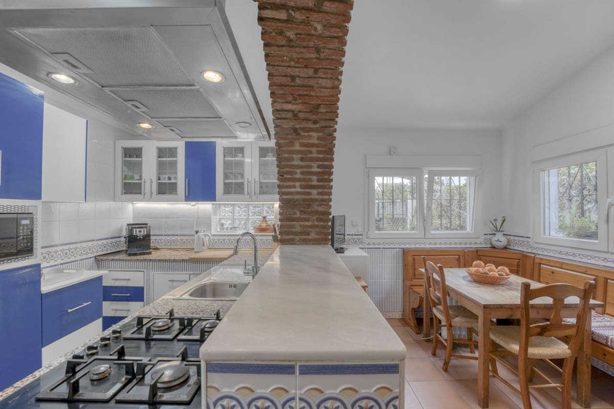 5 makuuhuone Huvila myytävänä paikassa Malaga kaupunki - 890 000 € (Ref: 9823453)